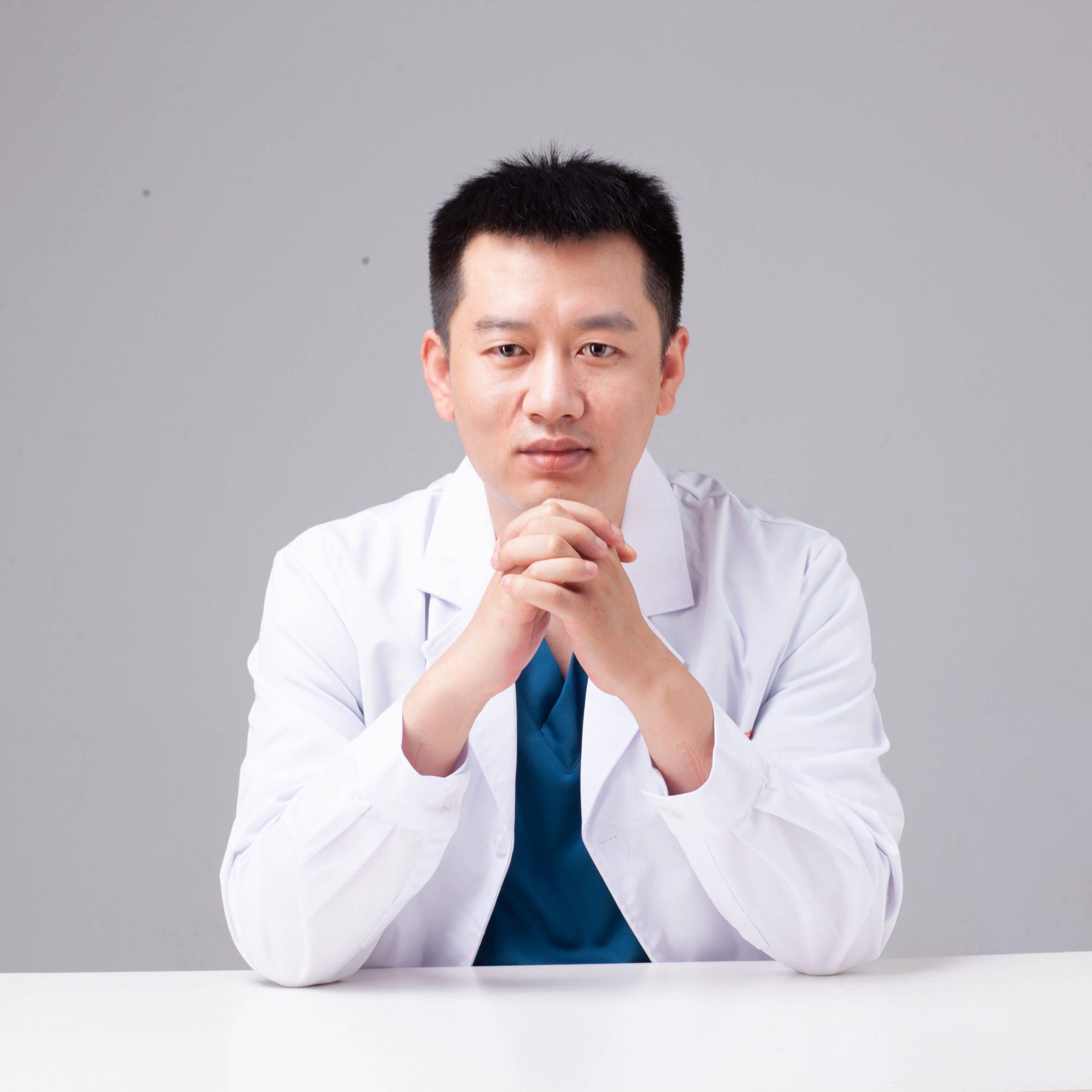 王刚刚(整形医师)