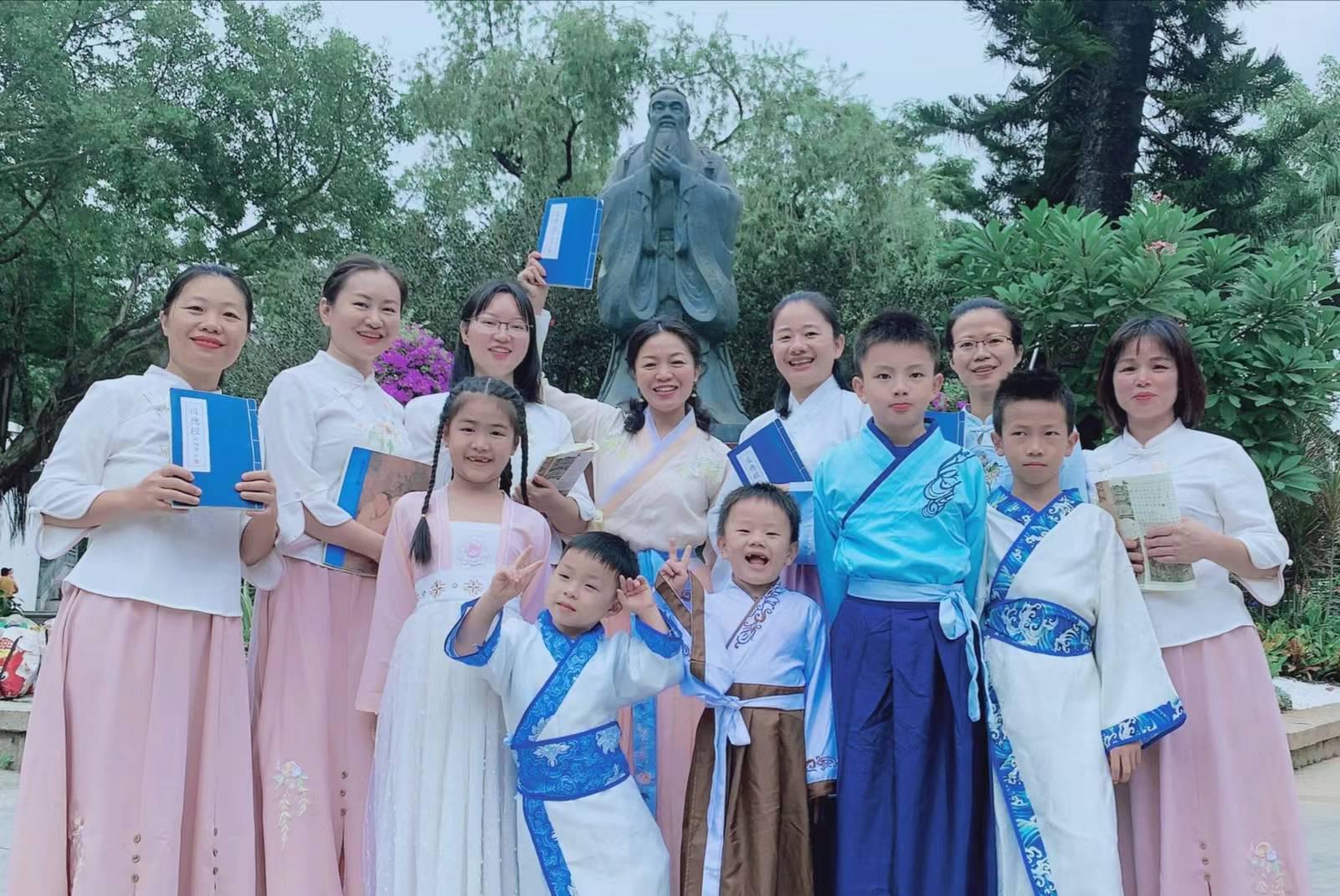邵永玲(高级吟诵非遗师)