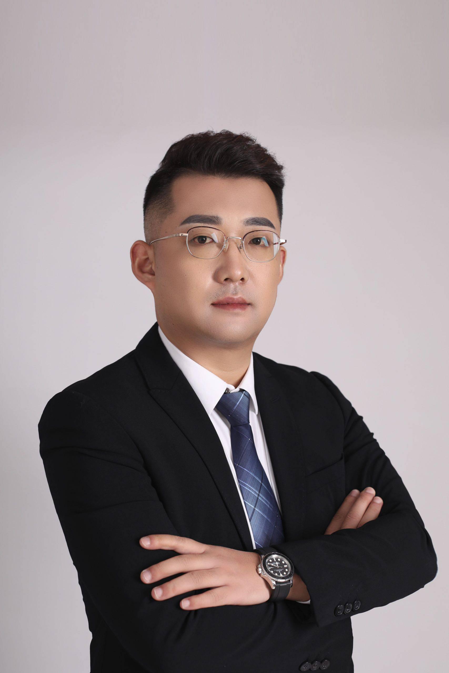 王洪伟(英国岚峰投资创始人)