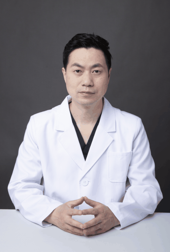 何家明(整形医生)