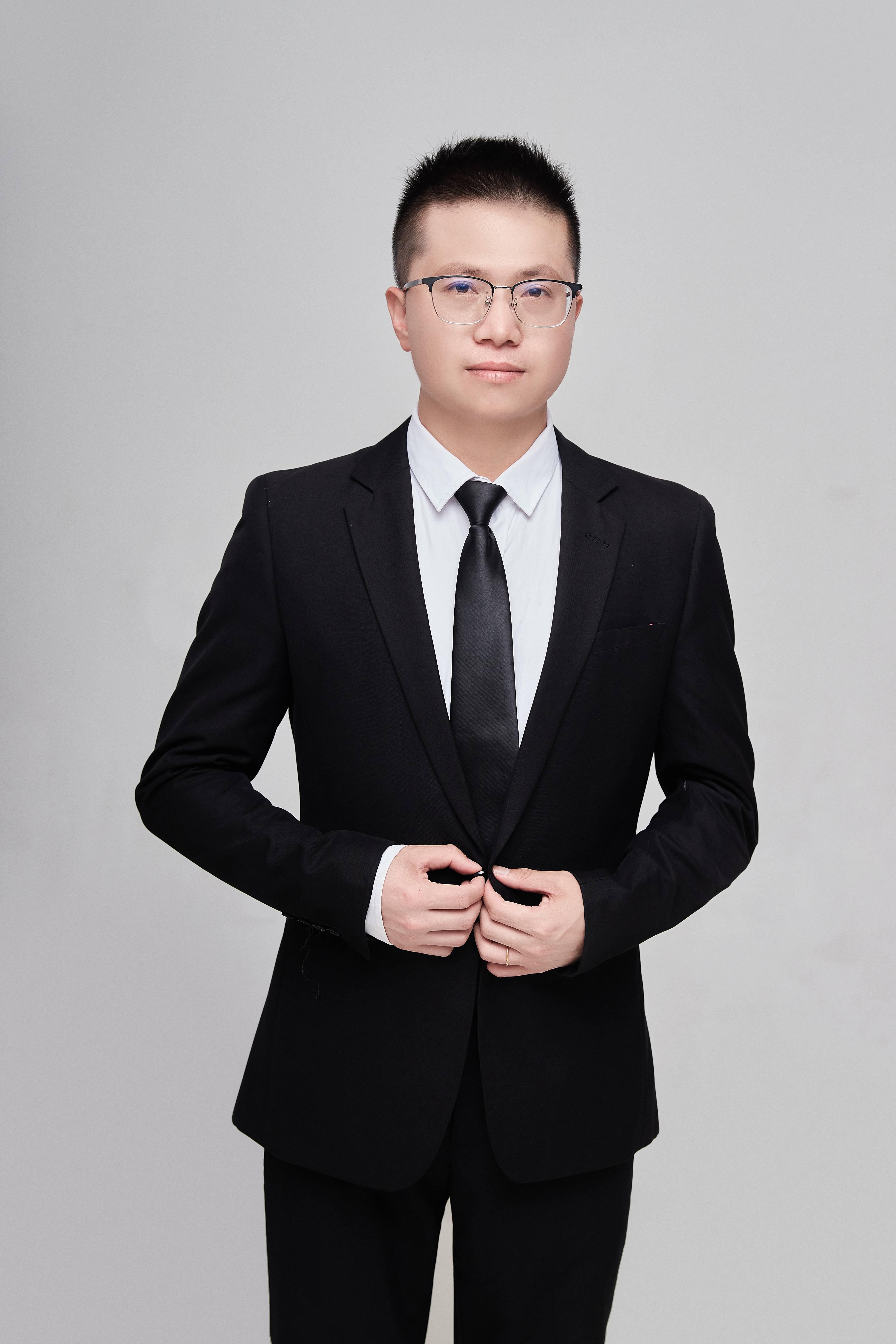 李玮华(鸿鹄教育创始人)