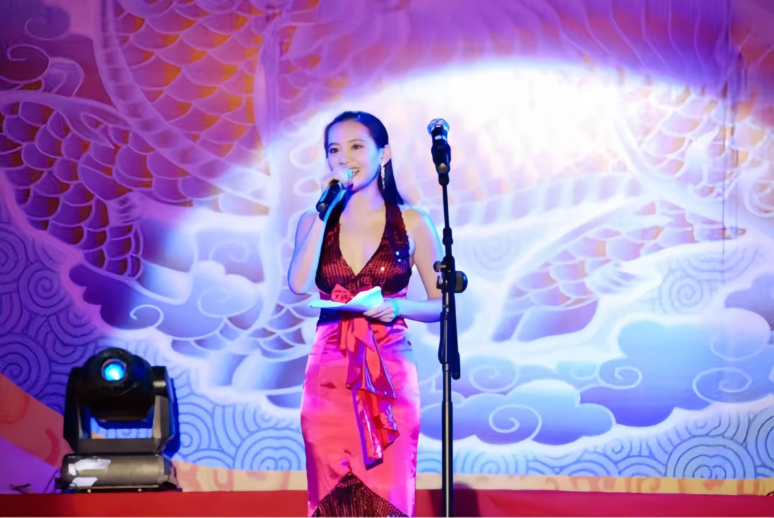 子蜻(主持人)