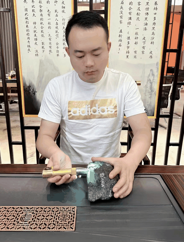 潘文东(高级翡翠鉴定师)