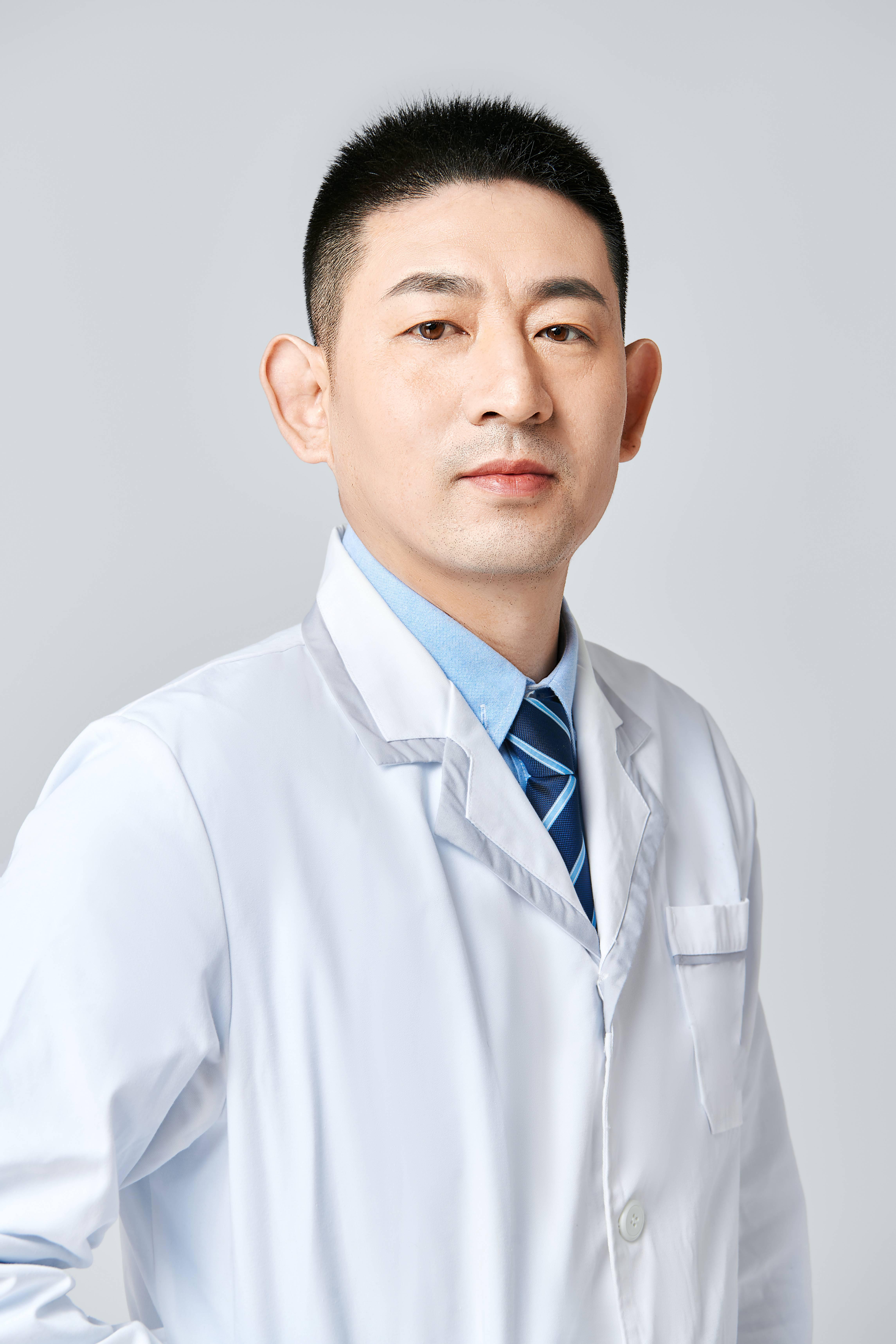 张乐天(整形医生)