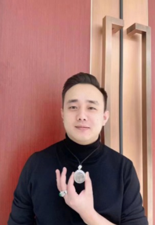 贺战(珠宝集团副总经理)
