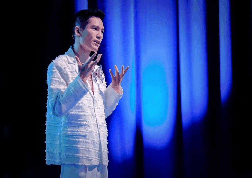 紫晨 WALLIS HONG(国际著名华人珠宝设计师)