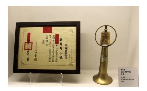 姜莉莉(国家一级演员、歌唱家)