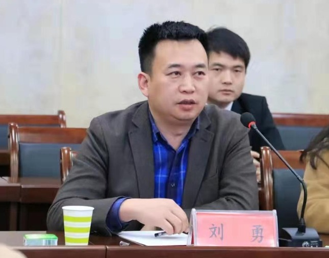 刘勇书画家