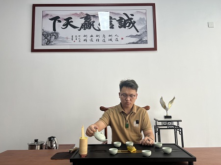 翡翠张诚