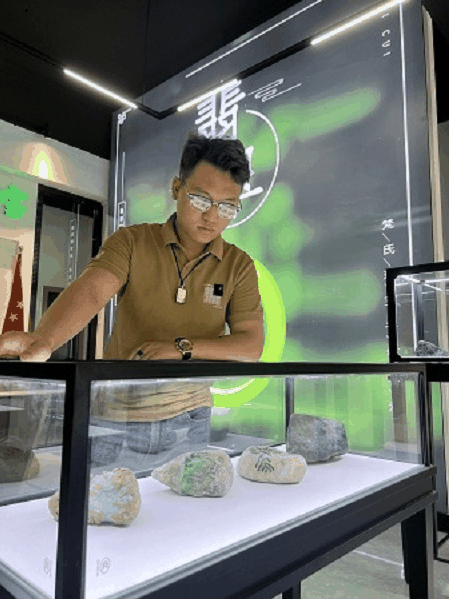 翡翠张诚