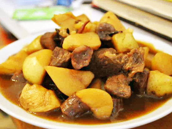 牛肉炖土豆 牛肉炖土豆