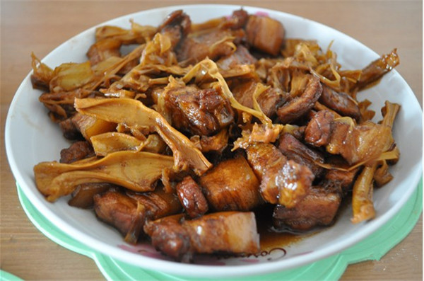 笋干红烧肉 笋干红烧肉