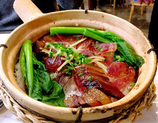 煲仔饭 腊味煲仔饭