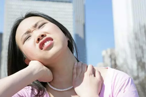 脖子落枕 脖子落枕