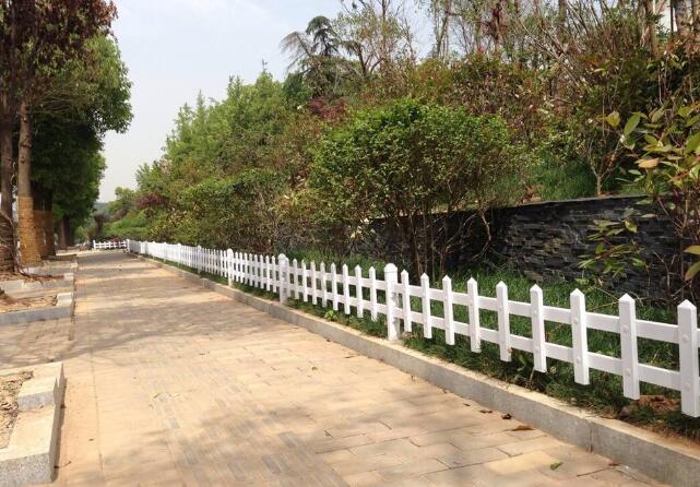 pvc草坪护栏 草坪护栏