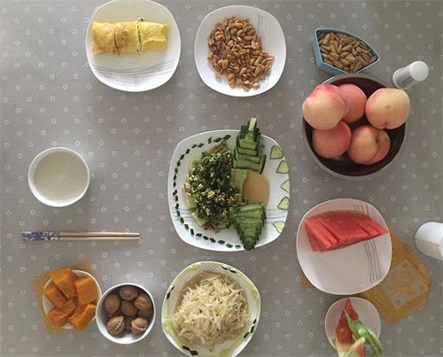 拍一张照片,就能设计成一幅海报!(附实操改稿案例)