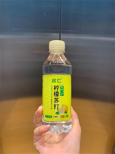 拍一张照片,就能设计成一幅海报!(附实操改稿案例)