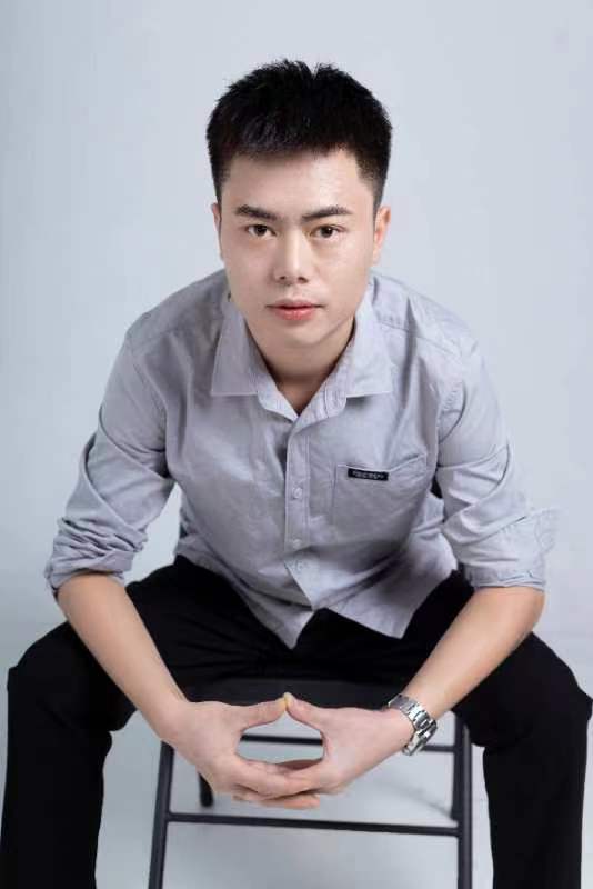 徐亚君（美容师）