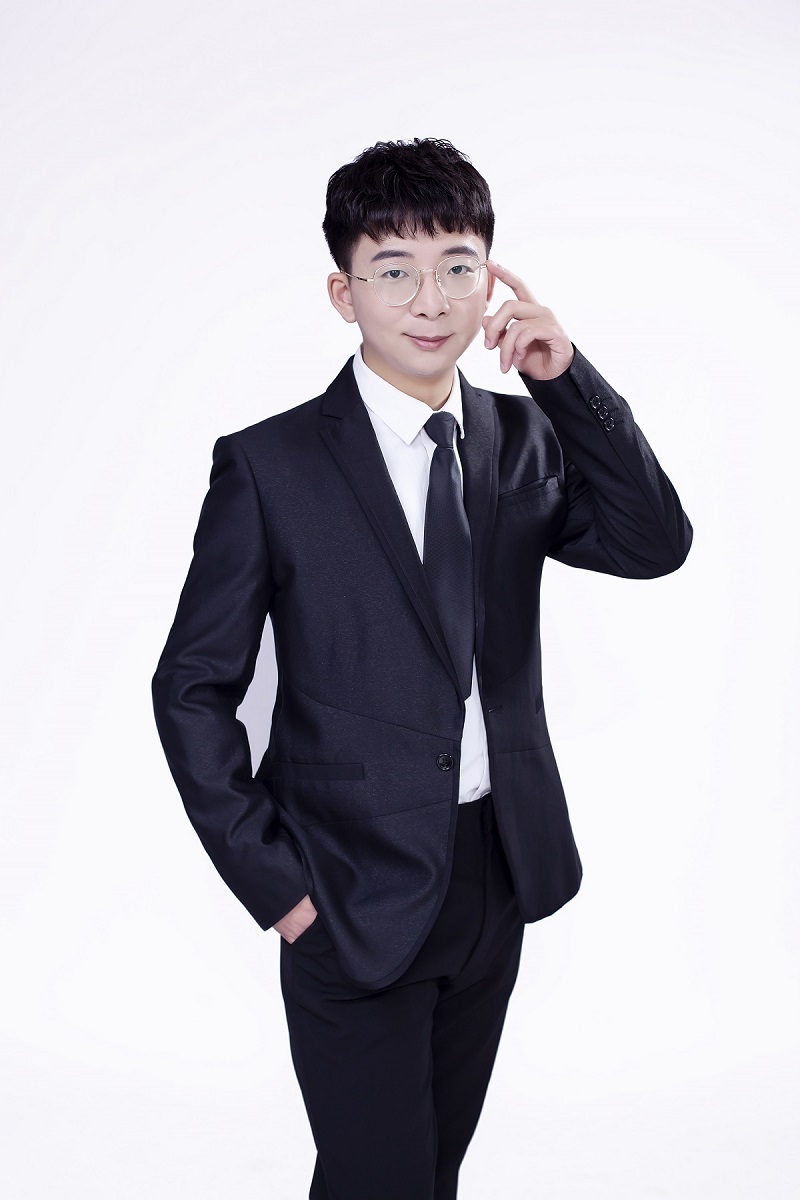 关伟（数学老师）